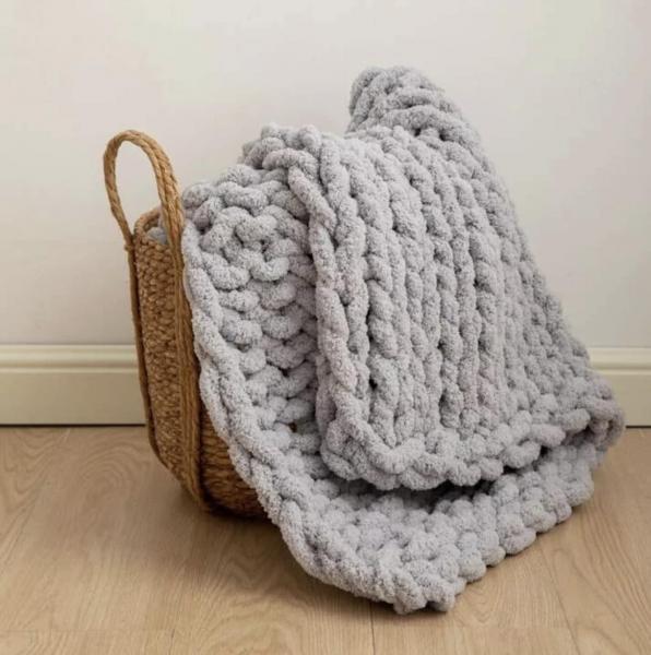 Image for event: Chunky Knit Blanket DIY